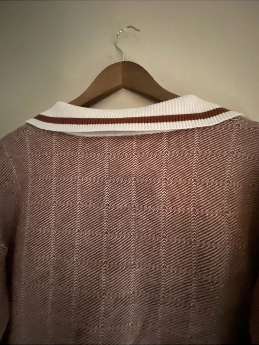Women's V-Neck Collared Sweater in Dusty Rose/Coffee with White Trim Size M NWOT